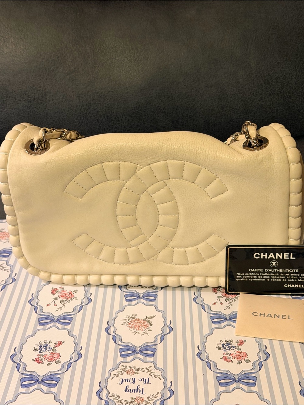 CHANEL Cream Quilted Lambskin Shoulder Bag with silver-tone Chain - Picture 3 of 17